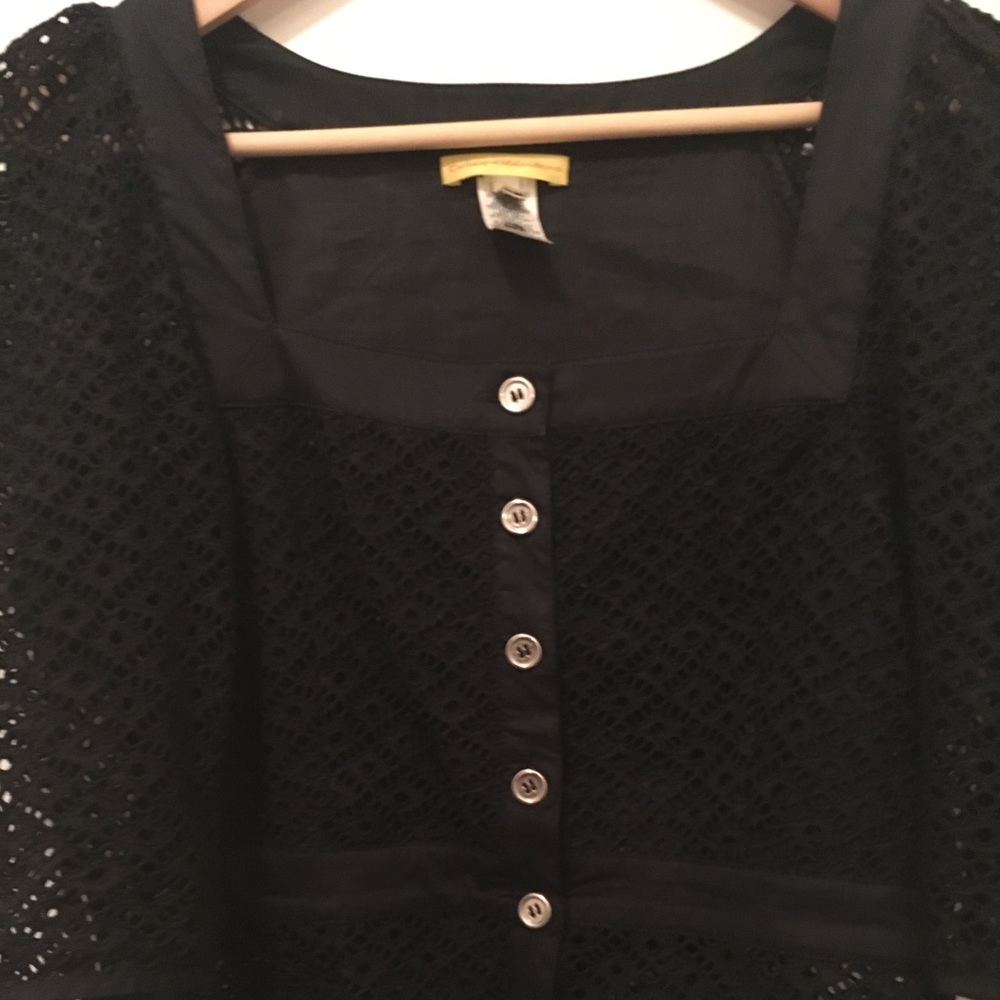 Black cropped sleeve shirt
